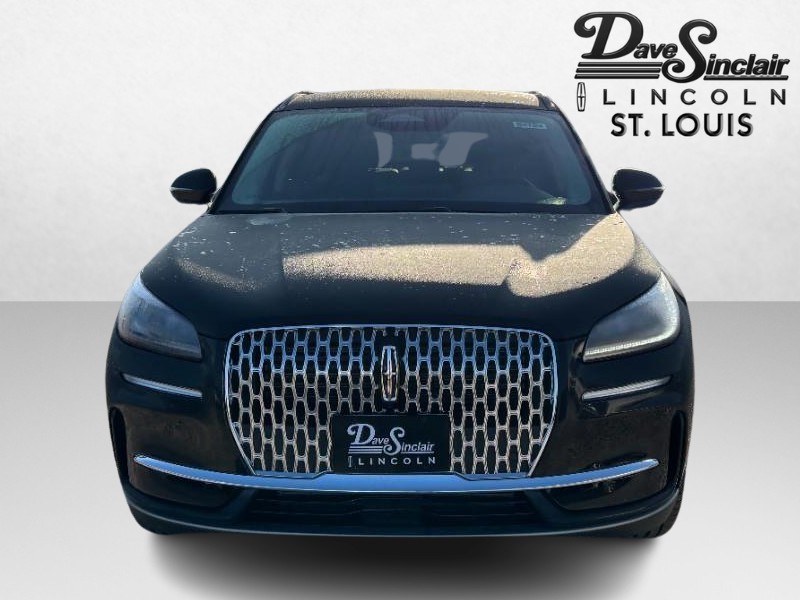 Lincoln Corsair Vehicle Full-screen Gallery Image 02