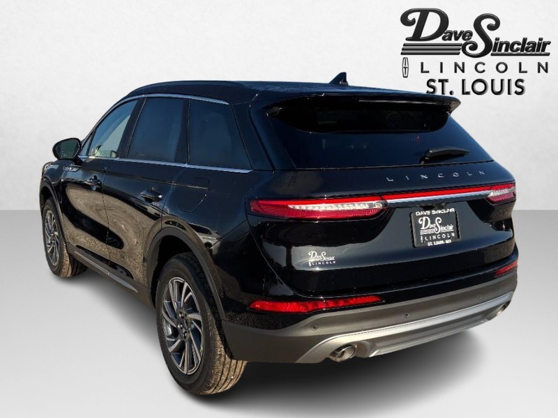 Lincoln Corsair Vehicle Full-screen Gallery Image 07