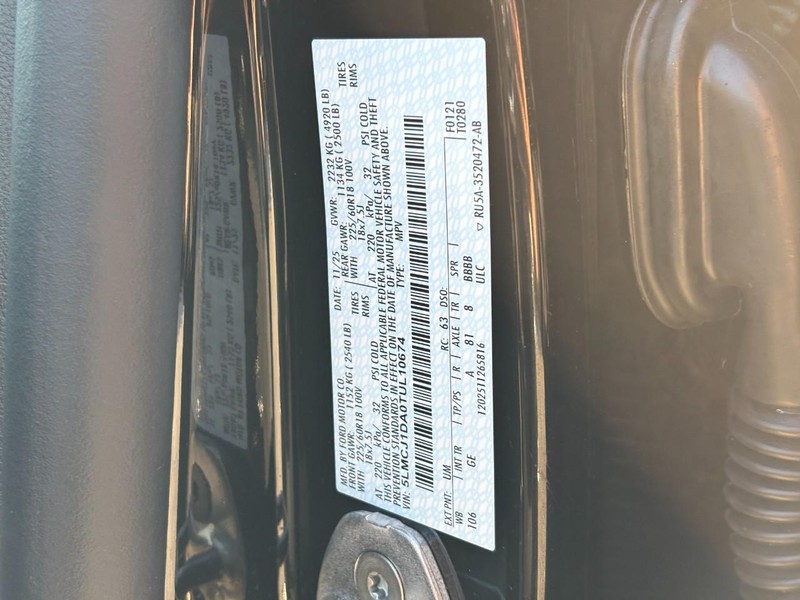 Lincoln Corsair Vehicle Full-screen Gallery Image 26