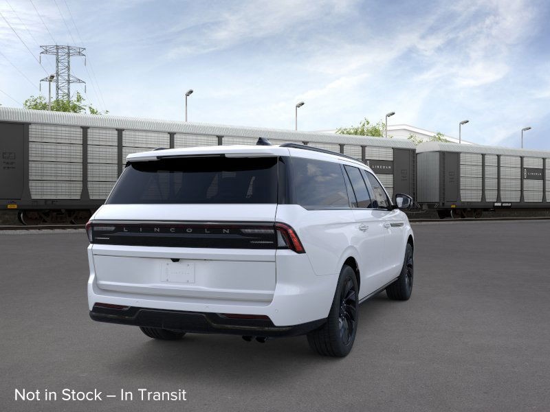 Lincoln Navigator L Vehicle Full-screen Gallery Image 09