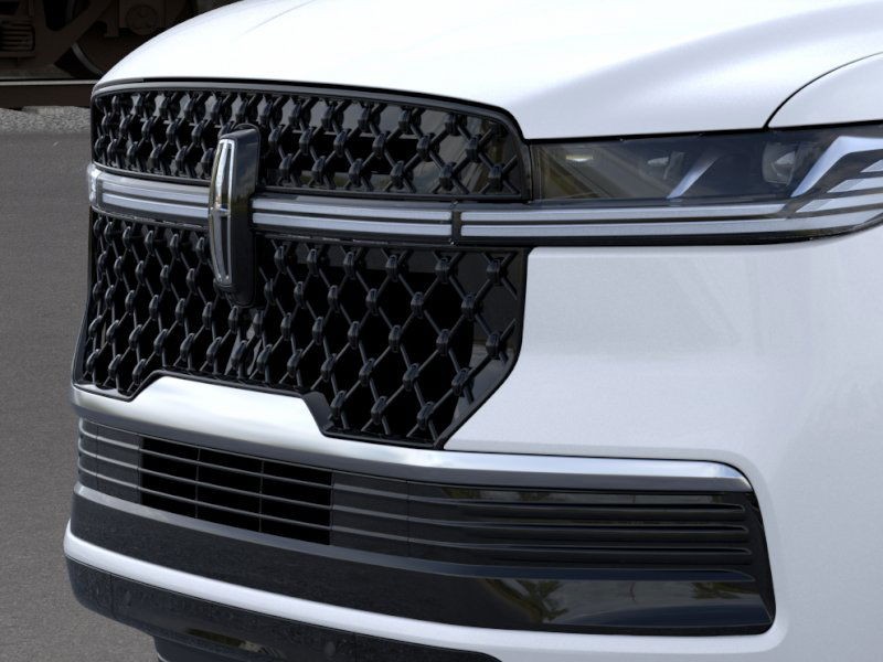 Lincoln Navigator L Vehicle Full-screen Gallery Image 18
