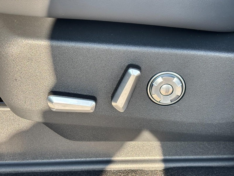 Lincoln Navigator L Vehicle Full-screen Gallery Image 27