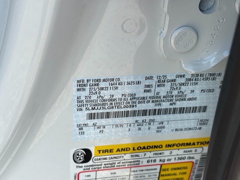 Lincoln Navigator L Vehicle Full-screen Gallery Image 28