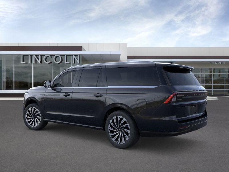 Lincoln Navigator L Vehicle Full-screen Gallery Image 04