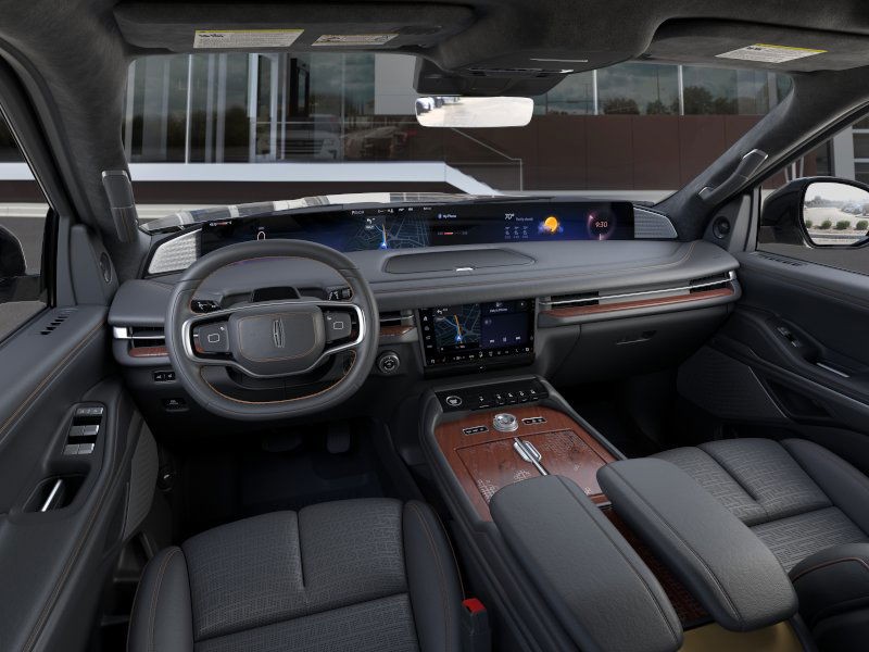 Lincoln Navigator L Vehicle Full-screen Gallery Image 10