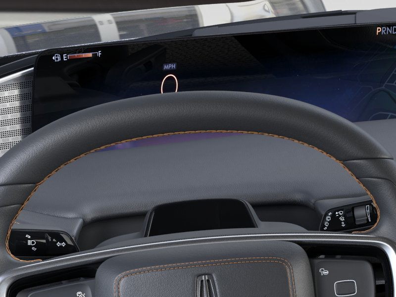 Lincoln Navigator L Vehicle Full-screen Gallery Image 14