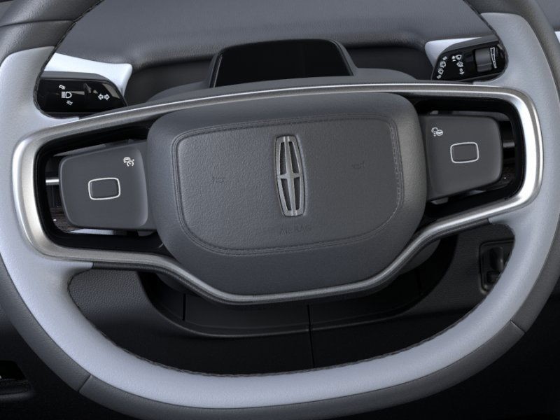 Lincoln Navigator L Vehicle Full-screen Gallery Image 13