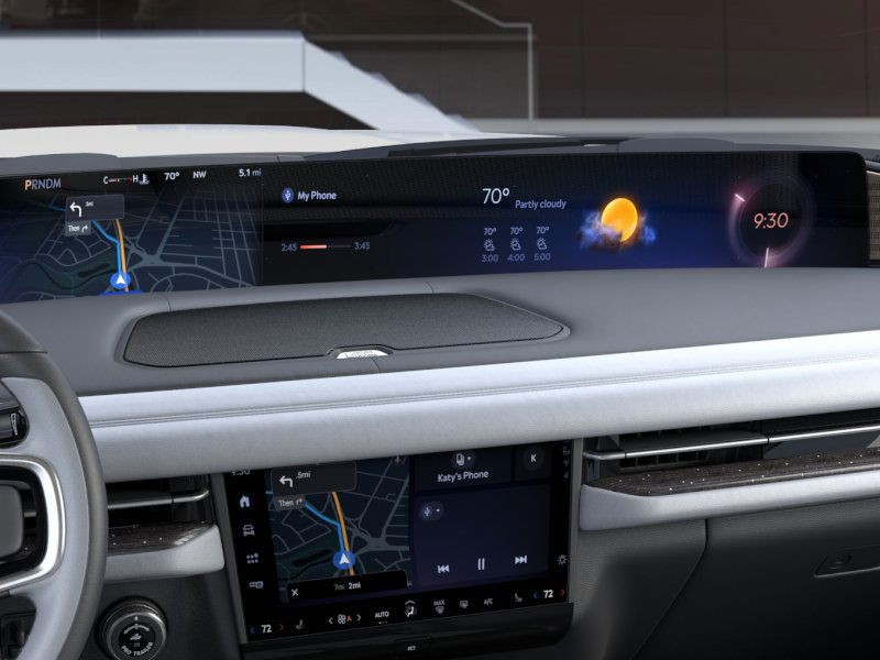 Lincoln Navigator L Vehicle Full-screen Gallery Image 15