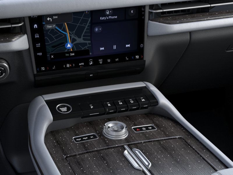 Lincoln Navigator L Vehicle Full-screen Gallery Image 16