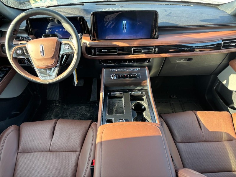 Lincoln Aviator Vehicle Full-screen Gallery Image 13