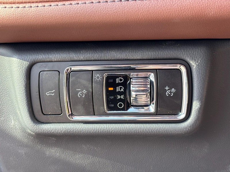 Lincoln Aviator Vehicle Full-screen Gallery Image 19