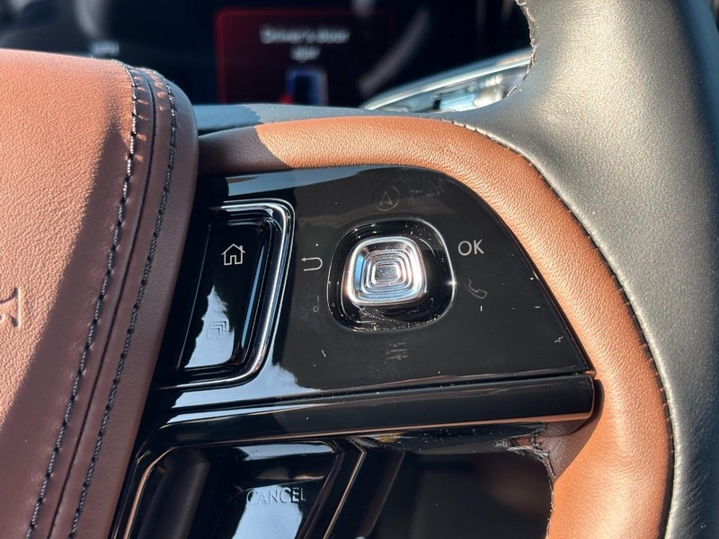 Lincoln Aviator Vehicle Full-screen Gallery Image 22