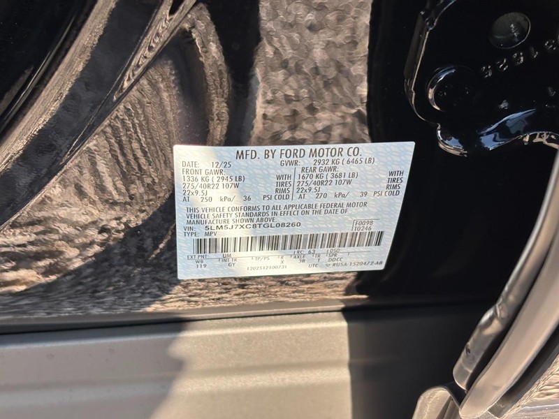 Lincoln Aviator Vehicle Full-screen Gallery Image 27