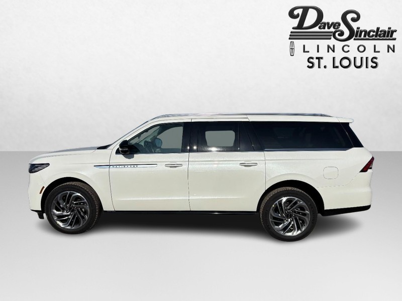 Lincoln Navigator L Vehicle Full-screen Gallery Image 09