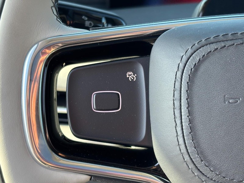 Lincoln Navigator L Vehicle Full-screen Gallery Image 19