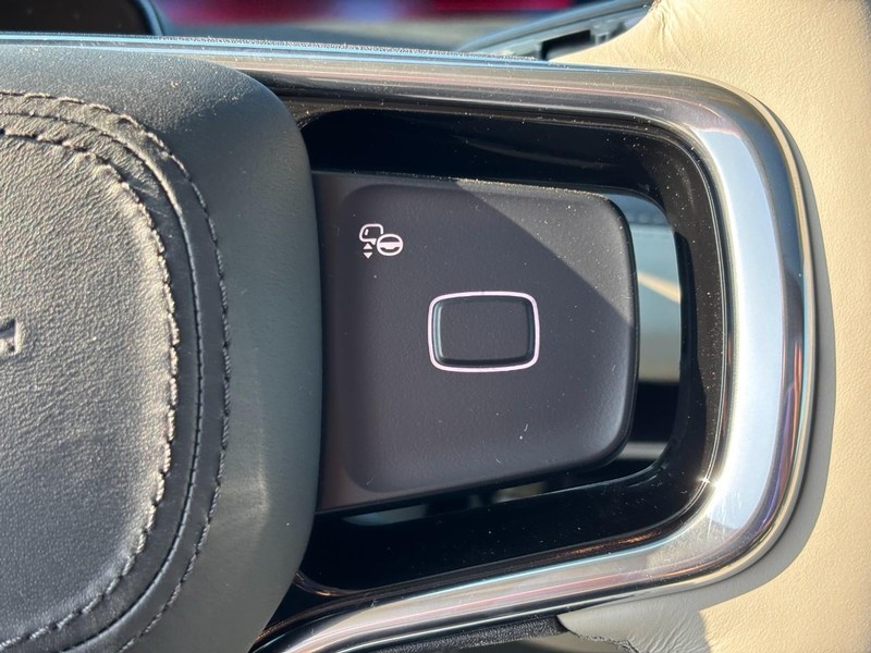 Lincoln Navigator L Vehicle Full-screen Gallery Image 21