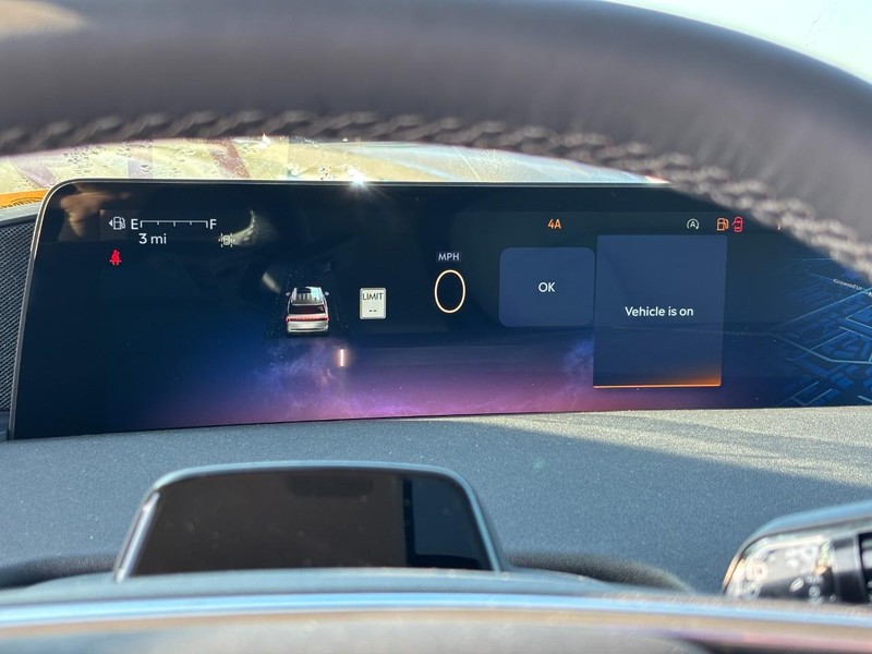 Lincoln Navigator L Vehicle Full-screen Gallery Image 22