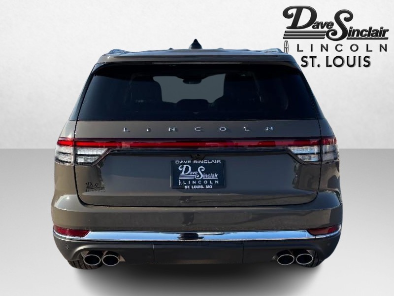 Lincoln Aviator Vehicle Full-screen Gallery Image 06