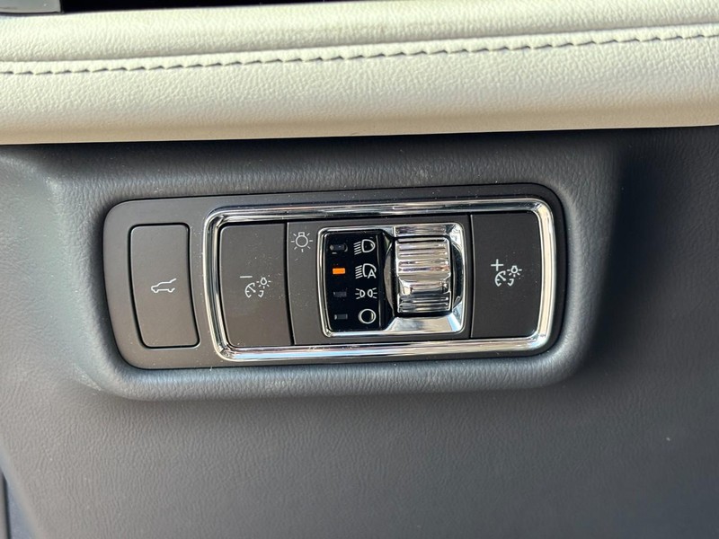 Lincoln Aviator Vehicle Full-screen Gallery Image 19