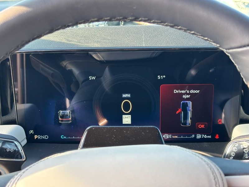 Lincoln Aviator Vehicle Full-screen Gallery Image 23