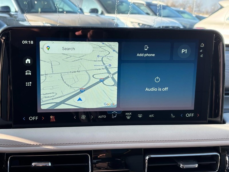 Lincoln Aviator Vehicle Full-screen Gallery Image 24