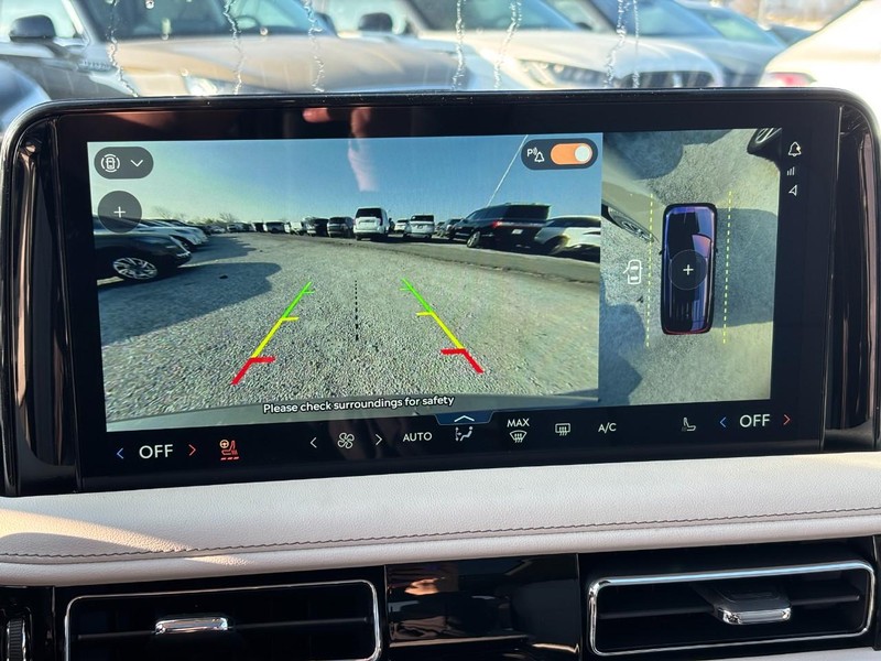 Lincoln Aviator Vehicle Full-screen Gallery Image 25