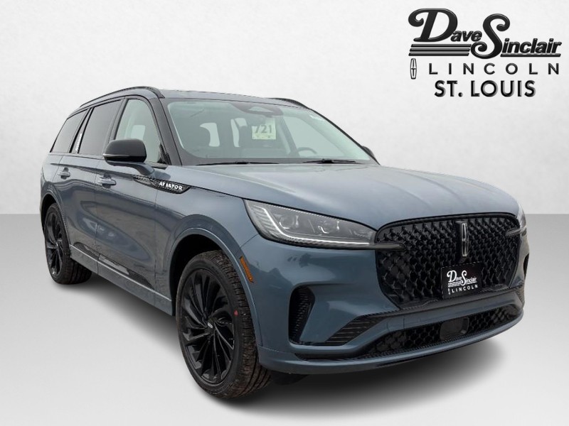 Lincoln Aviator Vehicle Full-screen Gallery Image 03