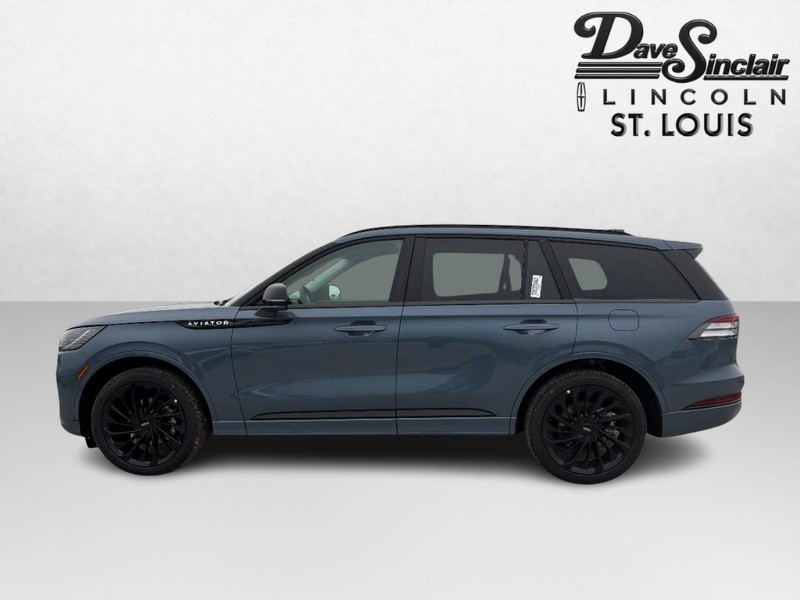 Lincoln Aviator Vehicle Full-screen Gallery Image 09