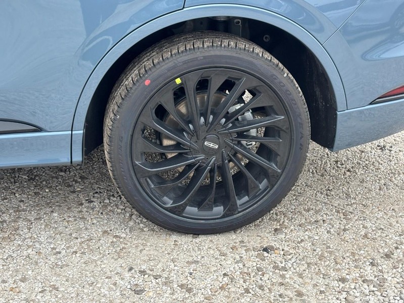 Lincoln Aviator Vehicle Full-screen Gallery Image 11