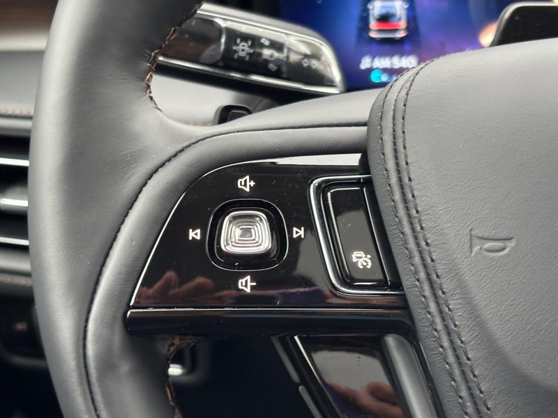 Lincoln Aviator Vehicle Full-screen Gallery Image 20