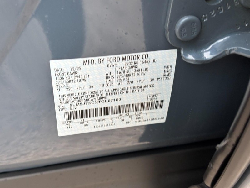 Lincoln Aviator Vehicle Full-screen Gallery Image 27