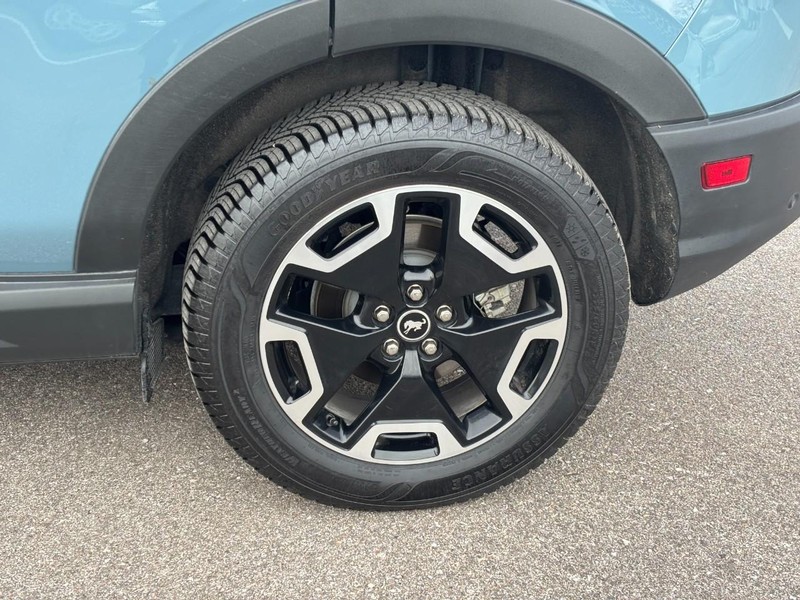 Ford Bronco Sport Vehicle Full-screen Gallery Image 09