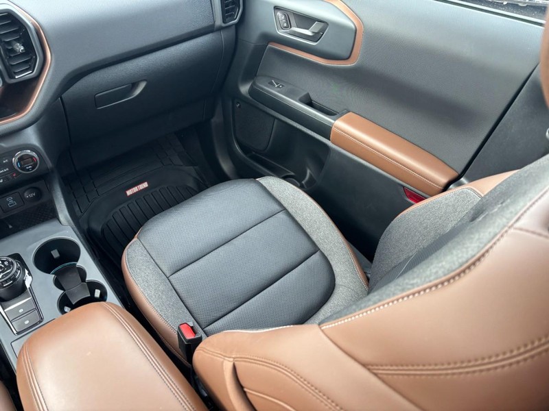 Ford Bronco Sport Vehicle Full-screen Gallery Image 14