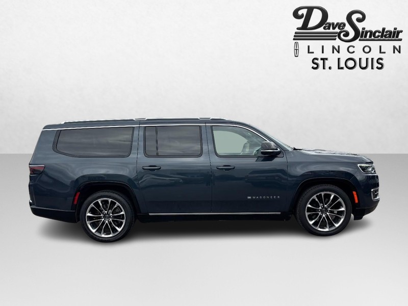 Jeep Wagoneer L Vehicle Full-screen Gallery Image 04