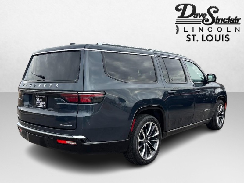 Jeep Wagoneer L Vehicle Full-screen Gallery Image 05