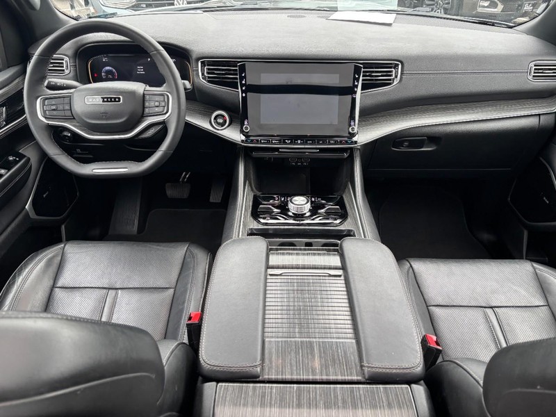 Jeep Wagoneer L Vehicle Full-screen Gallery Image 13