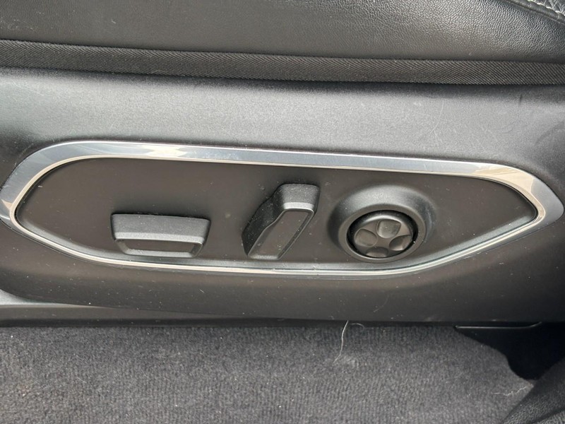 Jeep Wagoneer L Vehicle Full-screen Gallery Image 17