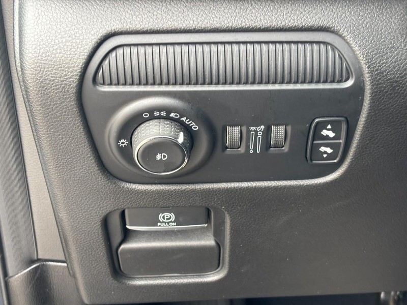 Jeep Wagoneer L Vehicle Full-screen Gallery Image 19