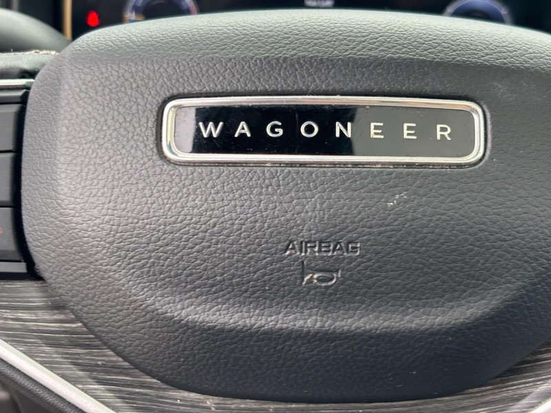 Jeep Wagoneer L Vehicle Full-screen Gallery Image 21