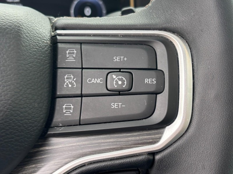 Jeep Wagoneer L Vehicle Full-screen Gallery Image 22