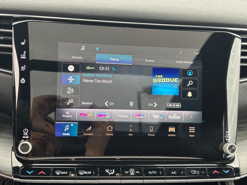 Jeep Wagoneer L Vehicle Full-screen Gallery Image 24