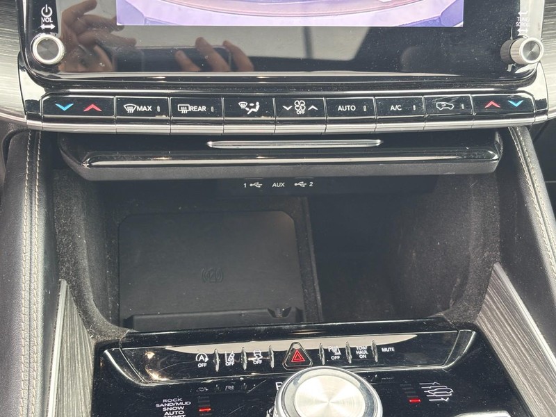 Jeep Wagoneer L Vehicle Full-screen Gallery Image 27