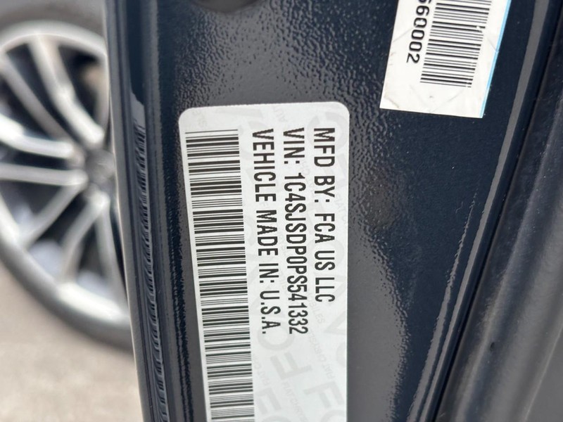 Jeep Wagoneer L Vehicle Full-screen Gallery Image 28