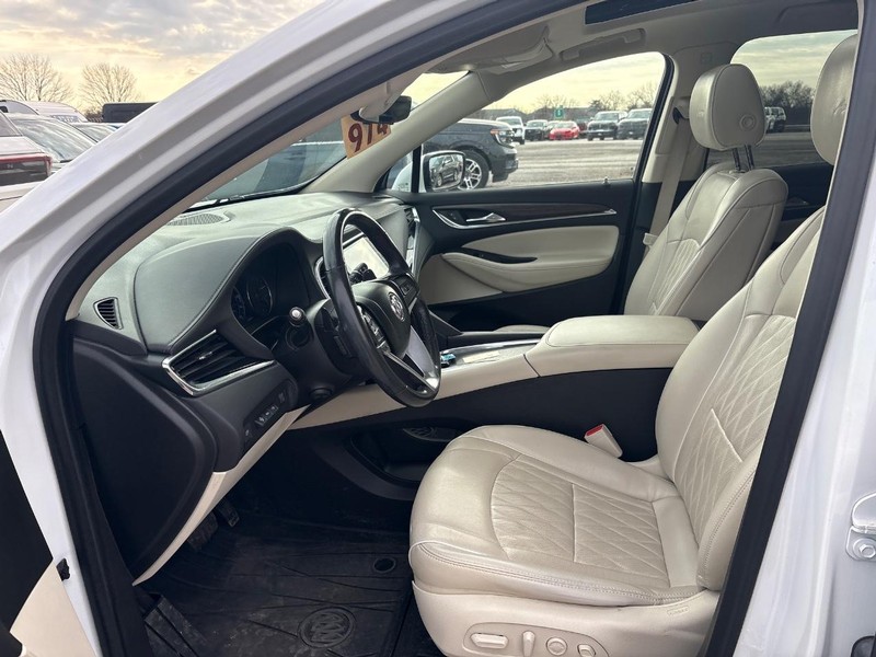 Buick Enclave Vehicle Full-screen Gallery Image 04