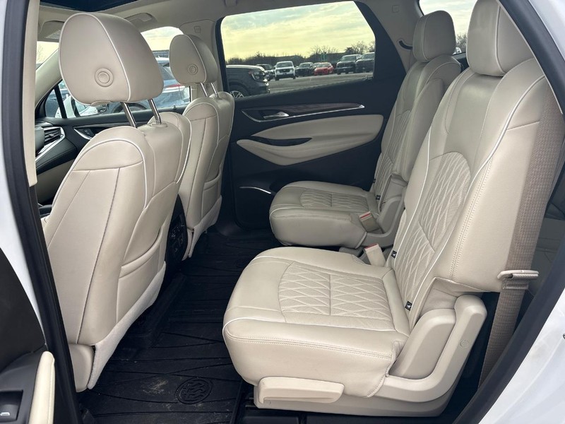 Buick Enclave Vehicle Full-screen Gallery Image 05