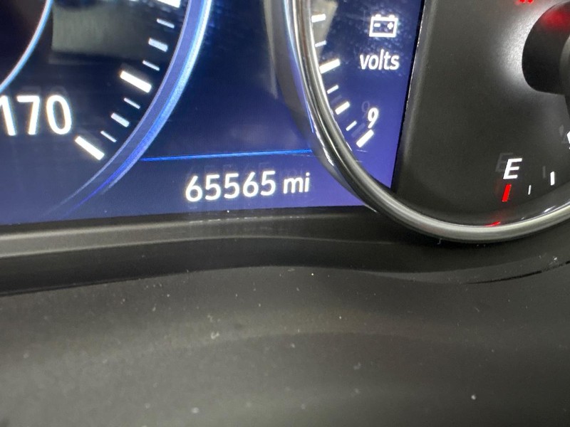 Buick Enclave Vehicle Full-screen Gallery Image 06