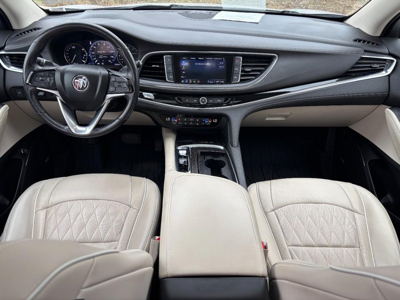 Buick Enclave Vehicle Full-screen Gallery Image 13