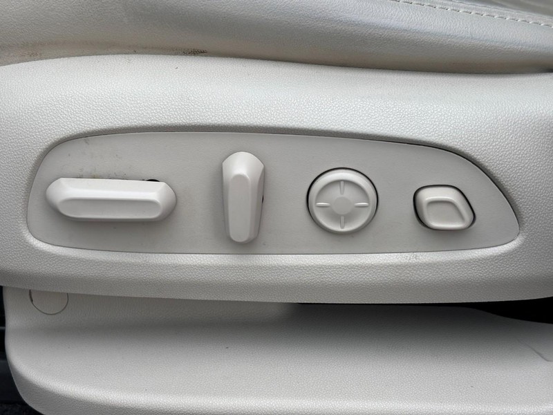 Buick Enclave Vehicle Full-screen Gallery Image 17