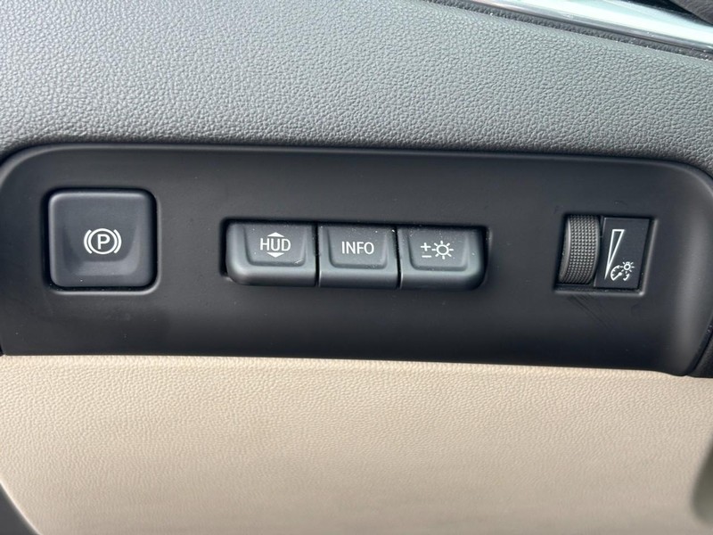 Buick Enclave Vehicle Full-screen Gallery Image 19