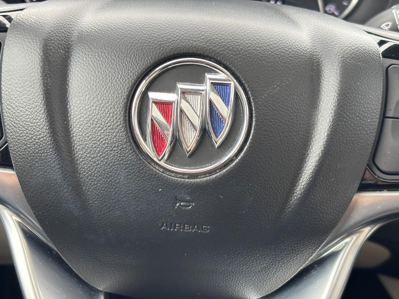 Buick Enclave Vehicle Full-screen Gallery Image 21